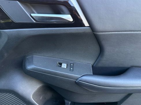 Used 2024 Mitsubishi Outlander FWD image 25