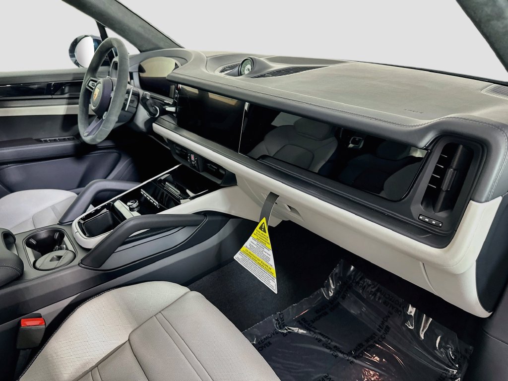 New 2026 Porsche Cayenne GTS AWD/4WD image 31