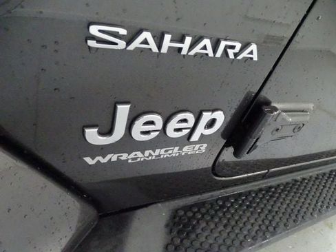 Used 2020 Jeep Wrangler Unlimited Sahara AWD/4WD image 24