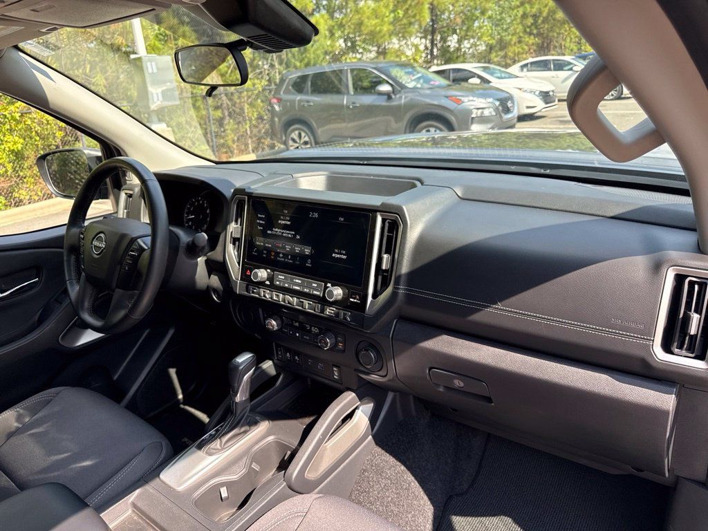Certified 2025 Nissan Frontier SV w/ SV Convenience Package RWD image 34