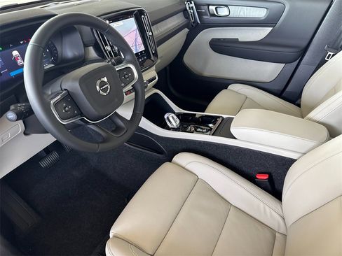 New 2026 Volvo XC40 B5 Ultra image 9