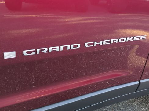 New 2025 Jeep Grand Cherokee Laredo w/ Luxury Tech Group I RWD image 13