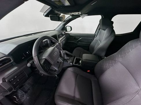 Used 2025 Toyota Tacoma SR5 AWD/4WD image 27