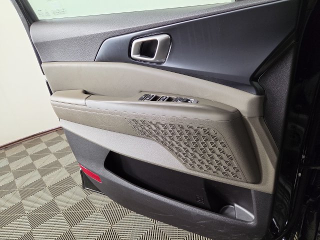 Certified 2026 Kia Carnival LXS FWD image 28