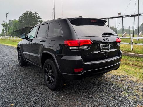 Used 2019 Jeep Grand Cherokee Altitude AWD/4WD image 8