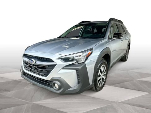 Used 2025 Subaru Outback Premium AWD/4WD image 4