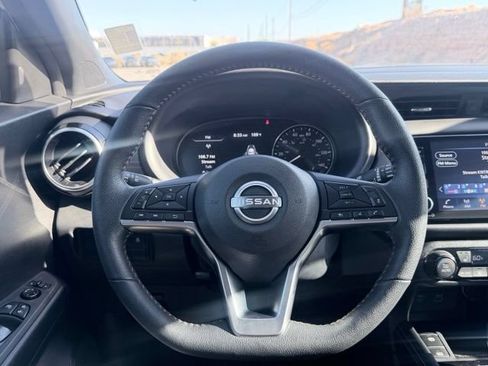 Used 2023 Nissan Kicks SR w/ SR Premium Package FWD image 9