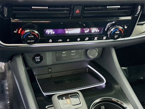 Certified 2025 Nissan Rogue SL image 10