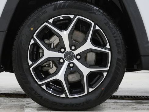 Used 2025 Jeep Compass Limited AWD/4WD image 9