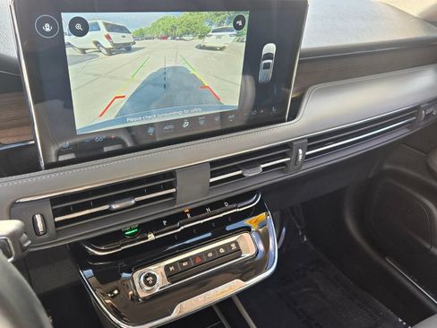 Used 2024 Lincoln Corsair Grand Touring AWD/4WD image 17