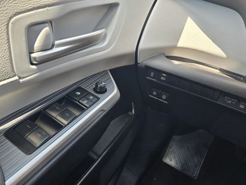 Used 2025 Toyota Sienna XLE FWD image 22