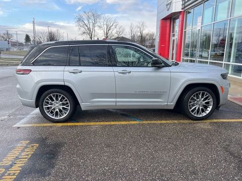 Used 2022 Jeep Grand Cherokee Summit w/ Luxury Tech Group V image 4