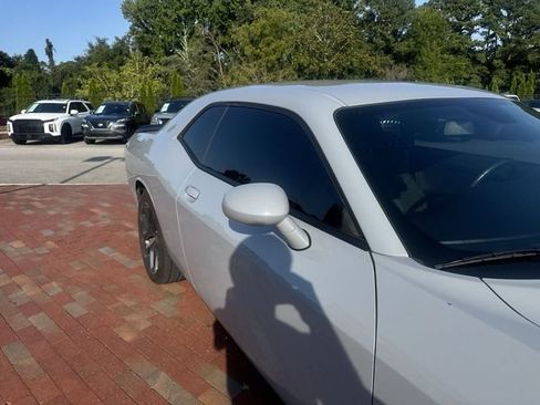 Used 2022 Dodge Challenger SXT w/ Driver Convenience Group RWD image 18