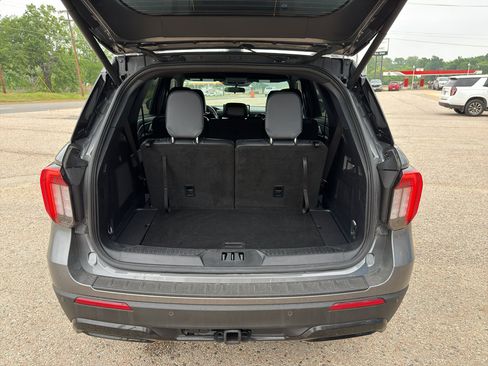 Used 2025 Ford Explorer ST-Line w/ ST-Line Street Pack AWD/4WD image 9