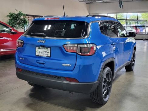 Used 2022 Jeep Compass Latitude AWD/4WD image 5