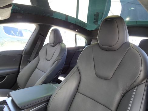 Used 2022 Tesla Model S Plaid image 10