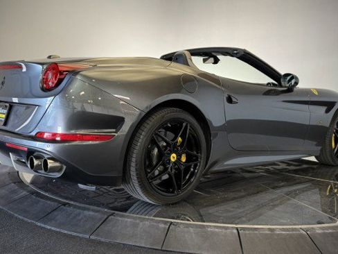 Used 2015 Ferrari California T image 47