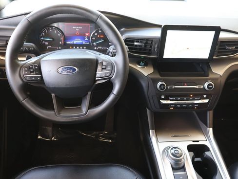 Used 2020 Ford Explorer XLT w/ Equipment Group 202A RWD image 16