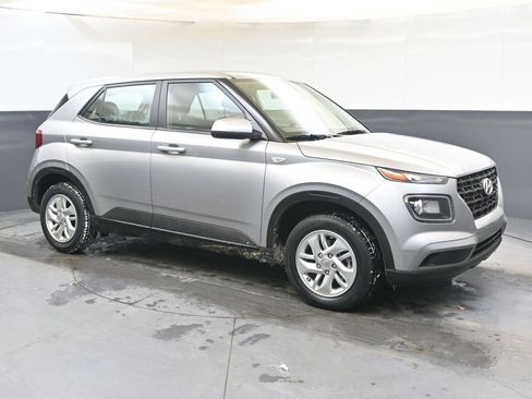 Certified 2023 Hyundai Venue SE image 7