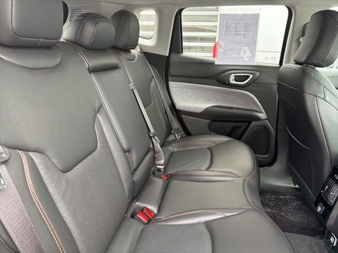 Used 2022 Jeep Compass Latitude image 29