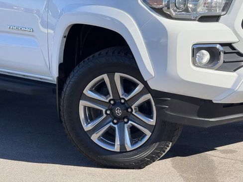Used 2017 Toyota Tacoma Limited image 2
