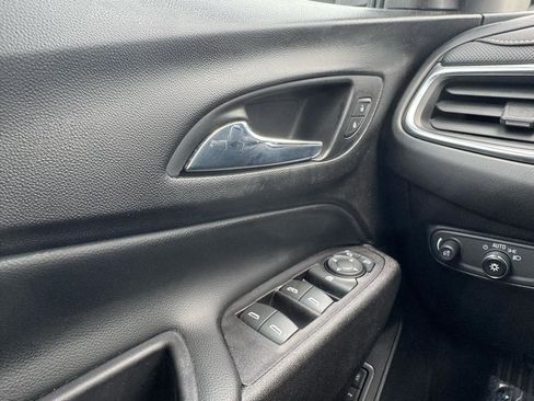 Used 2018 Chevrolet Equinox Premier FWD image 35