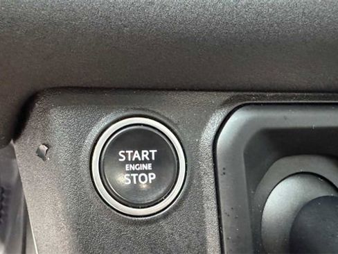 Used 2020 Land Rover Defender 110 SE image 26