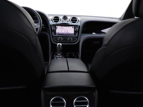 Used 2017 Bentley Bentayga image 77