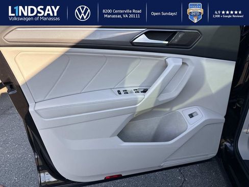 Used 2022 Volkswagen Tiguan SE R-Line image 8