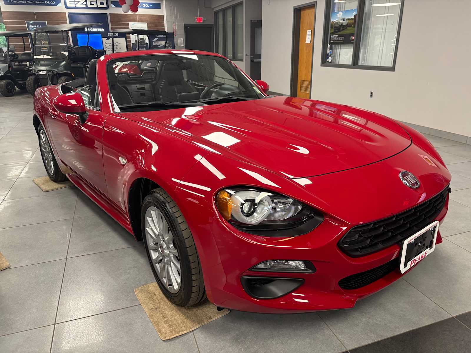Used 2018 FIAT 124 Spider Classica w/ Technology Group RWD image 8