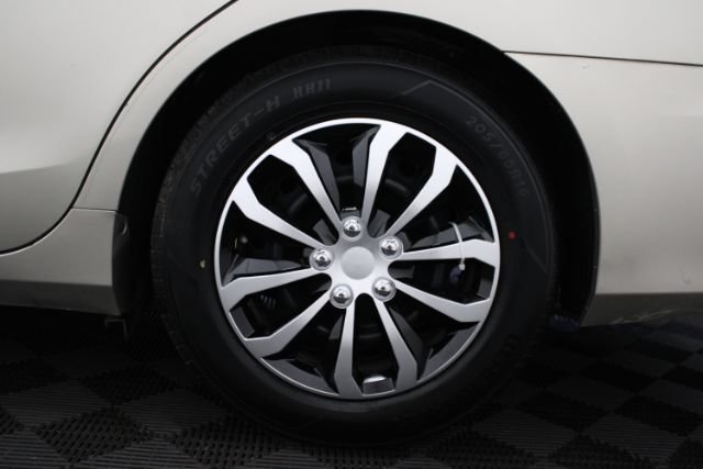 Used 2015 Toyota Camry LE FWD image 9