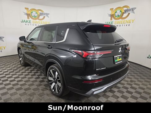 New 2025 Mitsubishi Outlander SE image 5