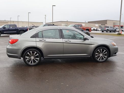 Used 2013 Chrysler 200 Touring w/ S Exterior Appearance Pkg image 8