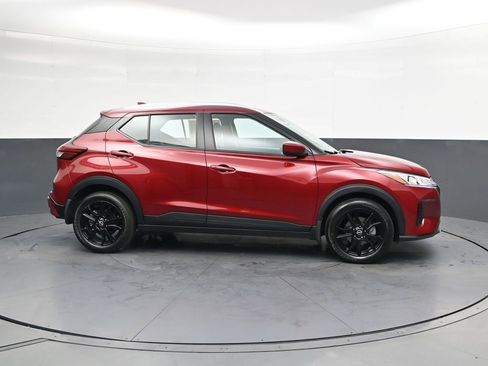 Used 2024 Nissan Kicks SV FWD image 3