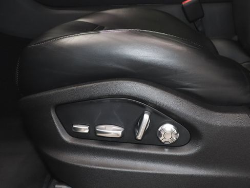 Used 2021 Porsche Cayenne Base w/ Premium Package image 21