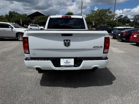 Used 2017 RAM 1500 Express AWD/4WD image 3