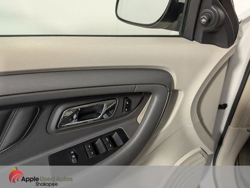 Used 2010 Ford Taurus SEL FWD image 11