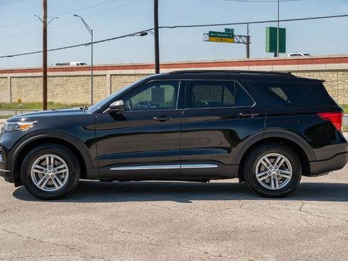 Certified 2024 Ford Explorer XLT RWD image 5