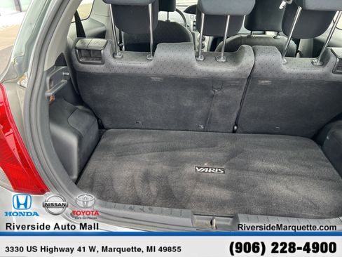 Used 2010 Toyota Yaris 2-Door Hatchback image 8