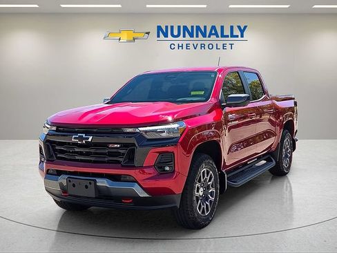 Used 2025 Chevrolet Colorado Z71 w/ Technology Package AWD/4WD image 1