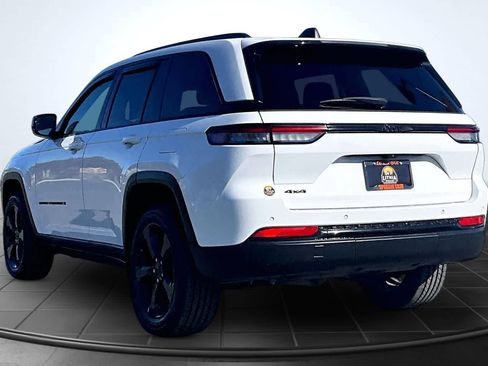Used 2023 Jeep Grand Cherokee Altitude AWD/4WD image 4