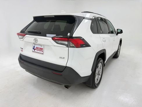 Used 2022 Toyota RAV4 XLE w/ Convenience Package FWD image 40