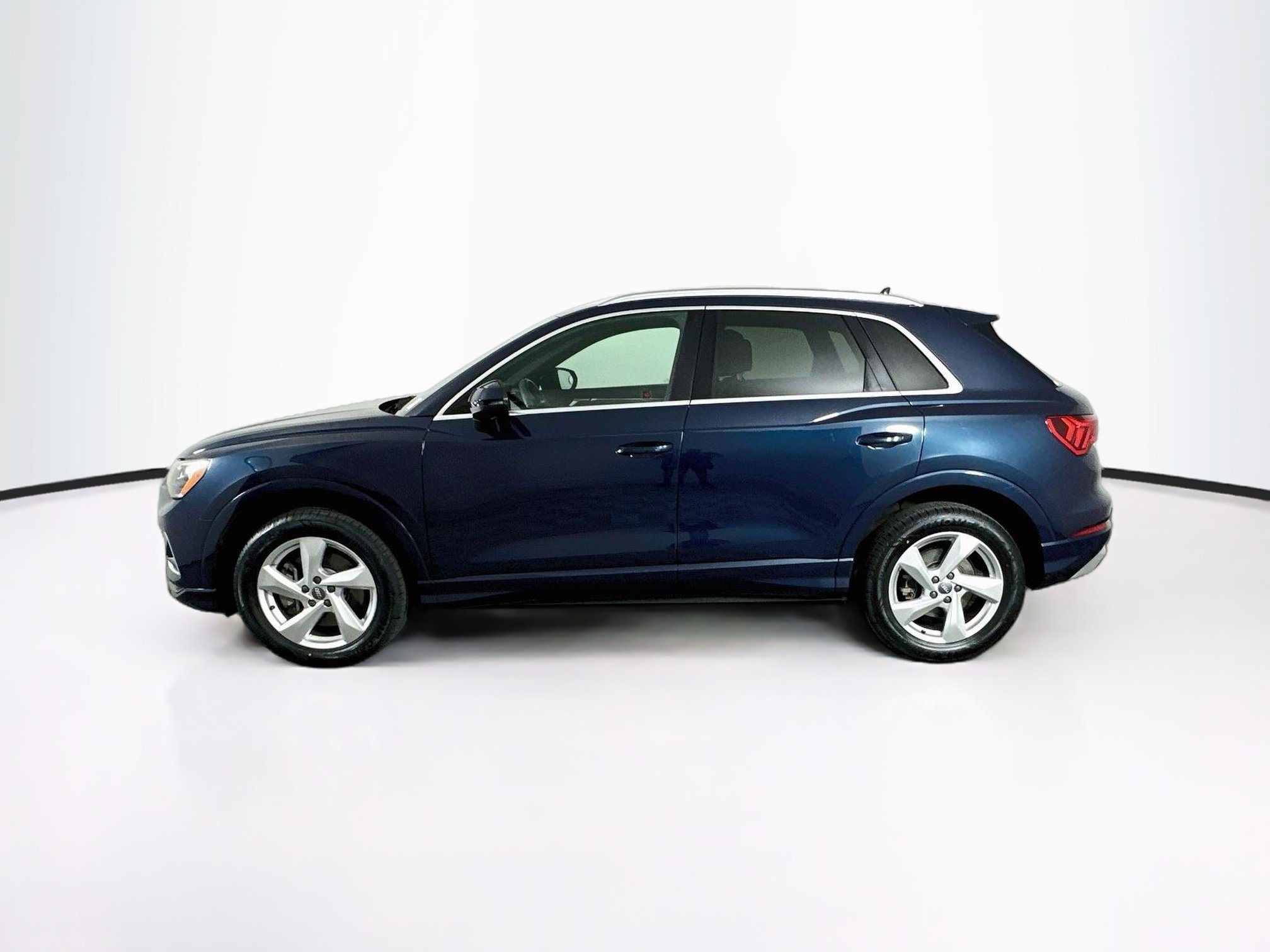 Used 2019 Audi Q3 2.0T Premium w/ Convenience Package AWD/4WD image 4