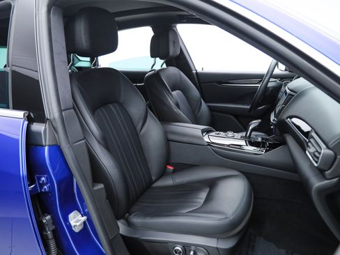 Certified 2023 Maserati Levante GT AWD/4WD image 11