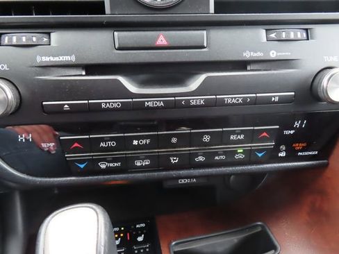 Used 2020 Lexus RX 350L Premium w/ Premium Package image 28