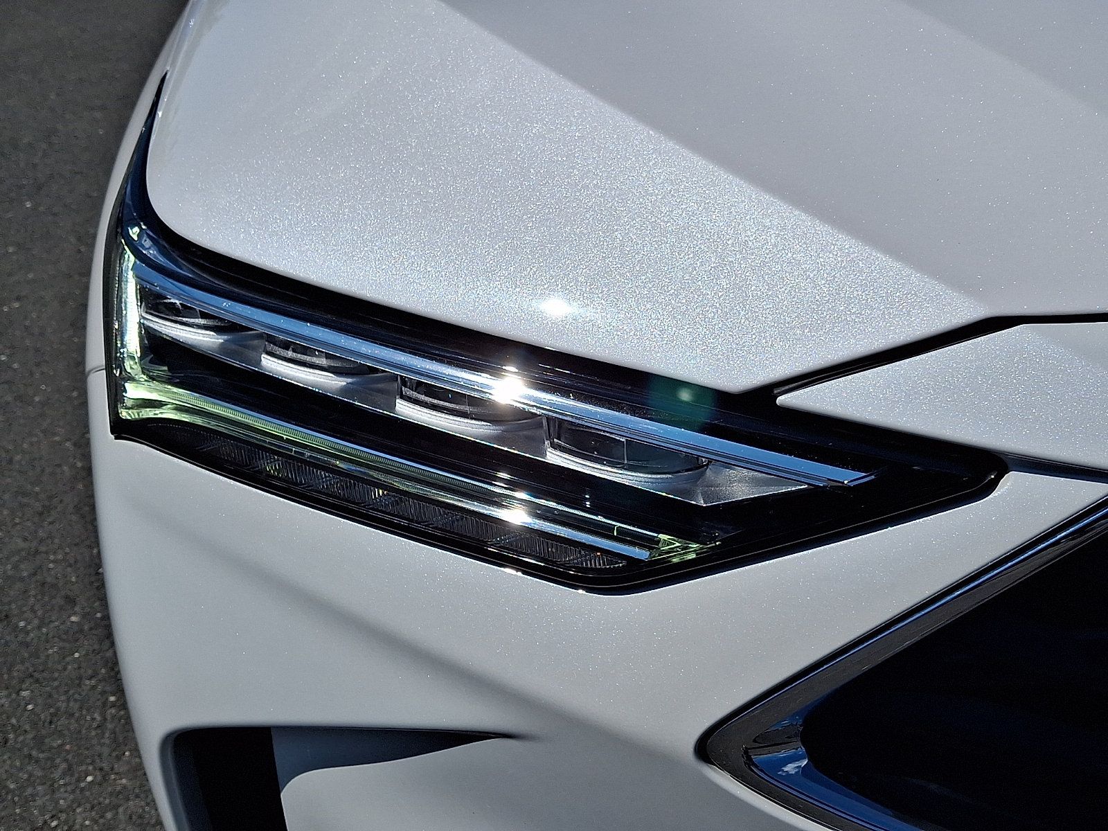 Certified 2025 Acura MDX w/ Technology Package AWD/4WD image 9