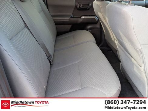 Certified 2022 Toyota Tacoma SR5 AWD/4WD image 32
