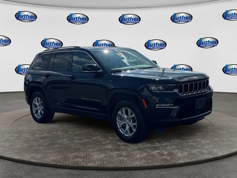 Used 2023 Jeep Grand Cherokee Limited AWD/4WD image 7