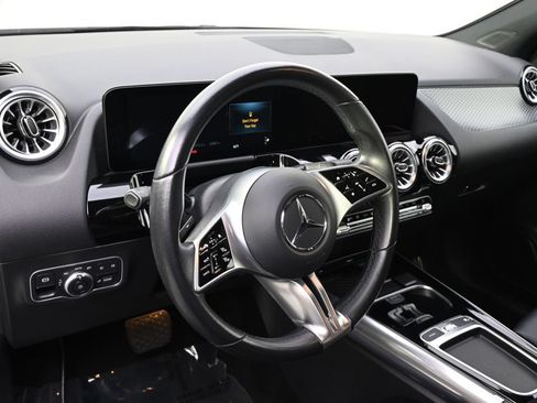 Used 2025 Mercedes-Benz GLA 250 4MATIC image 9