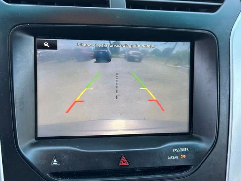 Used 2015 Ford Explorer XLT w/ Equipment Group 202B FWD image 5